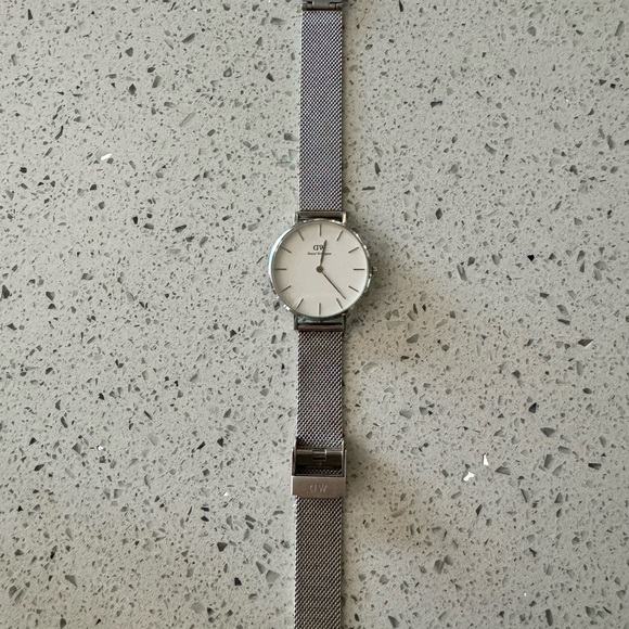 Daniel Wellington Classic Silver Watch EUC - Picture 8 of 9